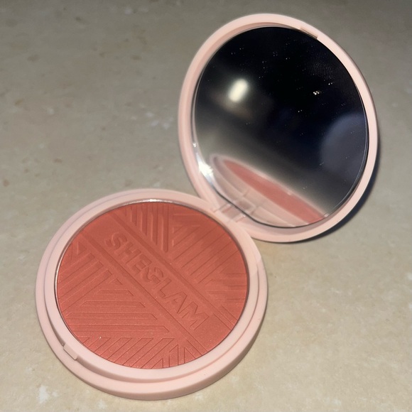 Makeup Bundle - Picture 7 of 8